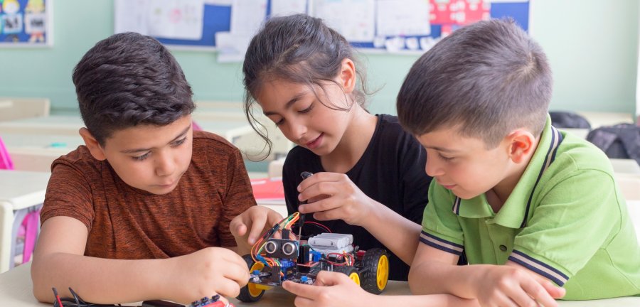 Three children working together 