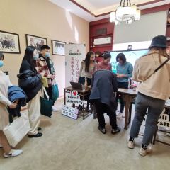 Student waiting to get signed in by other students in a room with banners in Chinese and English that say I Love Cornell.