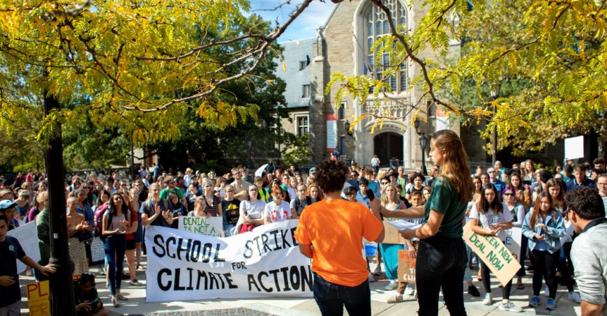 Students gathered on Ho Plaza holding signs about climate change.