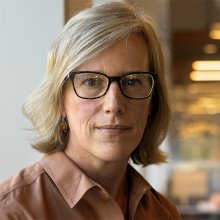 Katherine McComas headshot