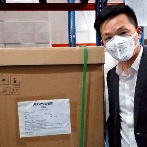 Xiaofu Tu, 111 Inc.’s vice president of strategic sourcing, prepares supplies in Beijing for shipment. Gang Yu, M.S. ’86, founding chairman of Cornell’s China Advisory Board and executive chairman of 111 Inc., a health company in China, formed a team with members of his company to help procure medical supplies for medical professionals at Weill Cornell Medicine in New York City who are treating COVID-19 patients